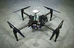 Prototyp: der ''Range Extender'' auf einer Drohne. Bild: intelligent-energy.com