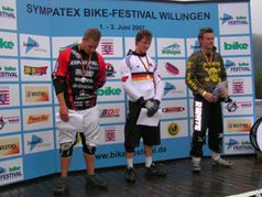Die Sieger der 4x DM Männer (v. links Sascha Meyenborg, Johannes Fischbach und Sascha Baier) Bild: Karl Koch / Extremnews 