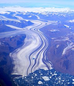 Kalbender Gletscher auf Grönland
