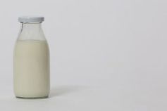 Milch: Doch kein Schutz vor Knochenbrüchen. Bild: pixelio.de, Tim Reckmann