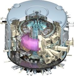 ITER im Modell, in der Mitte ist das heiße Plasma (rosa) zu sehen. Bild: ITER Organization