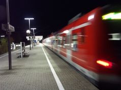 Bahnhöfe in Deutschland sind, nicht nur in der Nacht, kaum mit Bahnpersonal versehen (Symbolbild)