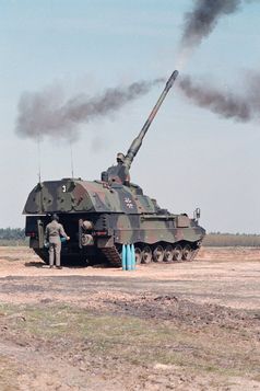 Artillerie-Selbstfahrlafette der Bundeswehr soll jetzt helfen Kriminelle zu innerhalb Deutschlans zu fassen? (Symbolbild)