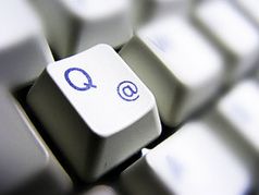 E-Mail: Nach wie vor unverzichtbar in der Online-Kommunikation. Bild: aboutpixel.de/PhotoTom