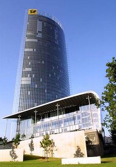 Konzernzentrale - Post Tower mit Konferenzgebäude. Bild: Deutsche Post AG