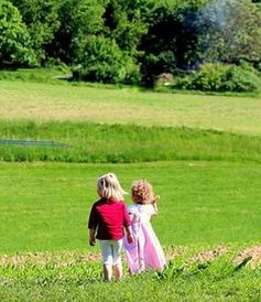 Kleinkinder: Viele von ihnen leben in Armut. Bild: Helene Souza, pixelio.de