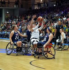 Sportlerinnen bei der Rollstuhlbasketball-WM 2018 in Hamburg.