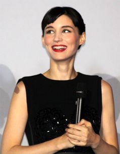 Rooney Mara bei der Pariser Premiere ihres Films Verblendung (Januar 2012)