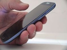 Smartphone: wird am Tag mehr als 150 Mal berührt. Bild: pixelio.de, Lupo