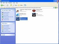 Configuration Panel des „Facebook Hacker“    Dateiordner des Angreifers inklusive server.exe
