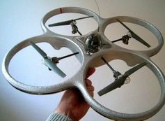 Quadrocopter: erlaubt günstige Luftaufnahmen. Bild: wikipedia, cc Bernd vdB