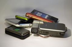 Alte Handy sind besonders wertvoll: Sie können schwerer überwacht werden (Symbolbild)
