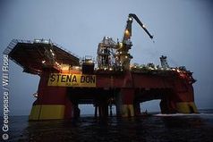 Vier Aktivisten von Greenpeace stoppen in der Arktis die riskanten Probebohrungen von Cairn Energy.  Bild: Greenpeace / Will Rose