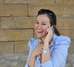 Handy-Gespräch: macht glücklich und egoistisch. Bild: pixelio.de, J. Kirchner