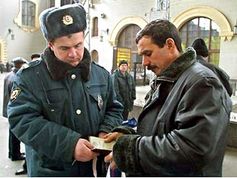 Dokumenten Kontrolle von der russischen Polizei.