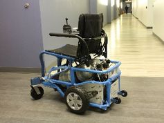 "PneuChair": Dieser Rollstuhl kommt auch mit Wasser klar. Bild: herl.pitt.edu