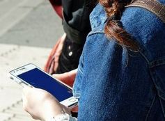 Smartphone: Android-Geräte laut Experten anfällig. Bild: pixelio.de/Lupo