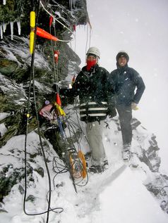 Forschung in Schnee und Eis: Auch durch unwirtliche Bedingungen lassen sich die Bonner Wissenschaftler nicht schrecken - hier eine Aufnahme vom Rothorn, wo ähnliche Versuche laufen. (c) Geographisches Institut der Uni Bonn