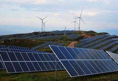 Solarzellen und Windräder: Quellen für Wasserstoffproduktion.