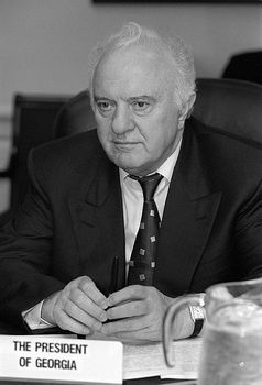 Eduard Schewardnadse (1997). Bild: Robert D. Ward - wikipedia.org