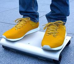 "WalkCar": gesteuert durch Gewichtsverlagerung. Bild: cocoamotors.com