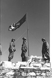 Hakenkreuzfahne auf der Akropolis. Bild: Bundesarchiv, Bild 101I-164-0368-04 / Jesse / CC-BY-SA