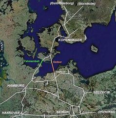Die beiden Vorschläge einer festen deutsch-dänischen Querung: Fehmarnbelt (grün), Gedser-Rostock (orange), Autobahnen im Weiss. Bild: Casper