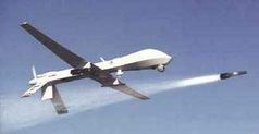 Eine Drohne vom Typ General Atomics MQ-1 feuert eine Hellfire-Rakete ab (Symbolbild)