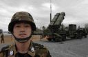 	  Militärbasis Hamamatsu. Der 30jährige Soldat Yusuke Sato bedient die Patriot-Abwehrraketen, die Japan vor nordkoreanischen Angriffen schützen soll. Bild: ZDF und Resa Asarschahab