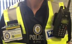 Body-Cam (VideoBadge) eines Polizeibeamten in West Midlands (Großbritannien)