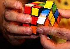 Rubik-Würfel: Jede Position kann durch 20 Drehungen geknackt werden. Bild: Jumbo Spiele