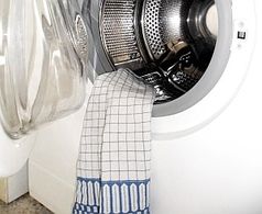 Waschmaschine: Schleudert Plastik ins Meer. Bild: pixelio.de / Pfefferkorn