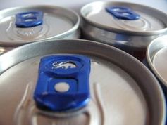 Energy-Drinks: Auswirkungen noch wenig erforscht. Bild: pixelio.de, andi-h