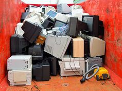 Müll: Alte Fernseher werden bald komplett überflüssig. Bild: pixelio.de/Laub