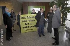 Greenpeace-Akivisten und Atomexperte Heinz Smital im Umweltministerium in Stuttgart. Bild: Greenpeace