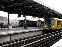 Berliner S- und U-Bahn treffen sich am Bahnhof Wuhletal. Bild: Standardizer / de.wikipedia.org