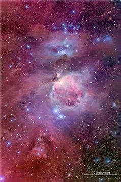 Der berühmte Große Orionnebel, auch Messier 42 genannt. Seine hellsten Partien (in Bildmitte) sind auch mit freiem Auge zu sehen.
Quelle: (Copyright: Jon Christensen) (idw)