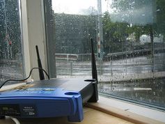 WLAN-Router: haben trübe Sicherheits-Aussichten. Bild: flickr.com, thms.nl