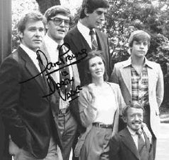 Von links: Harrison Ford (Han Solo), David Prowse (Darth Vader), Peter Mayhew (Chewbacca), Carrie Fisher (Amidala), Kenny Baker (R2-D2) und Mark Hamill (Luke Skywalker). (Quelle: Premiere / www.blueharvest.net)
