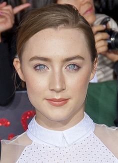 Saoirse Ronan bei der Premiere von Breaking Dawn – Bis(s) zum Ende der Nacht – Teil 2 (2012)