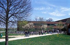 Uni Bayreuth: or der Rechts- und Wirtschaftswissenschaftlichen Fakultät. Bild: Christian Wißler at de.wikipedia