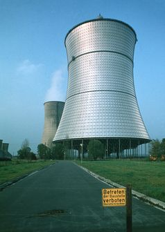 Trockenkühlturm des THTR-300 (1991 abgerissen)