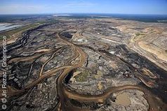 Der Ölsand wird in Alberta, Kanada im Tagebau gewonnen. Bild: Jiri Rezac / Greenpeace