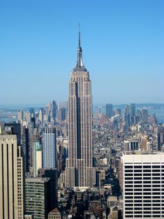 Das Empire State Building vom Dach des Rockefeller Center aus.
