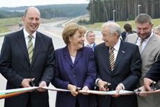 Foto mit Bundeskanzlerin Angela Merkel bei der A6-Freigabe nach Tschechien im September 2008©Bundesregierung