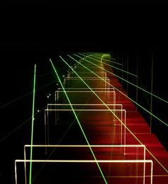 Die Vielfachbilder zweier Objekte zwischen zwei parallelen Spiegeln illustrieren das Prinzip der elektromagnetisch induzierten Transparenz von Atomkernen: Lässt man Röntgenstrahlen zusammen mit zwei Eisenschichten in so einem Spiegelsystem (Optischer Resonator) miteinander wechselwirken, so entsteht ein quantenmechanischer Überlagerungszustand aus dem Eisen und seinen Spiegelbildern, der die Atomkerne des Eisens durchsichtig erscheinen lässt.
Quelle: Foto: DESY (idw)