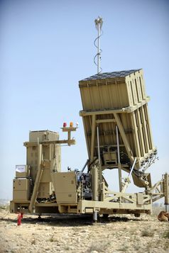 Iron Dome ist ein israelisches mobiles Raketenabwehrsystem (C-RAM: Counter Rocket, Artillery and Mortar-System), das von Rafael Advanced Defense Systems Ltd. zur Abwehr von Kurzstreckenraketen entwickelt wurde.