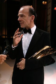 Martin Wuttke bei der Verleihung des Nestroy-Theaterpreises 2010 als bester Schauspieler