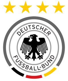 Logo der Deutschen Fußballnationalmannschaft mit Adler, seit der WM 1990 in Verwendung. Die vier Meistersterne repräsentieren die vier Weltmeistertitel von 1954, 1974, 1990 und 2014.