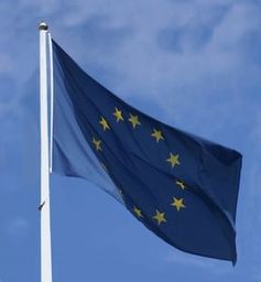 EU-Fahne: DSGVO fordert Initiative. Bild: Stephanie Hofschlaeger, pixelio.de